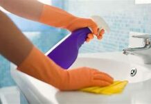 Pomiješajte ova sredstva i premažite fuge: Biće snježnobijele, a plijesan će nestati Pomiješajte ova sredstva i premažite fuge: Biće snježnobijele, a plijesan će nestati