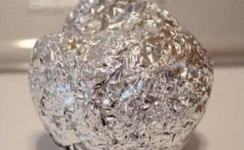 Pre spavanja uvijek stavi alu foliju ispod kreveta: Kad čujete zašto – uradićete isto još večeras Pre spavanja uvijek stavi alu foliju ispod kreveta: Kad čujete zašto – uradićete isto još večeras