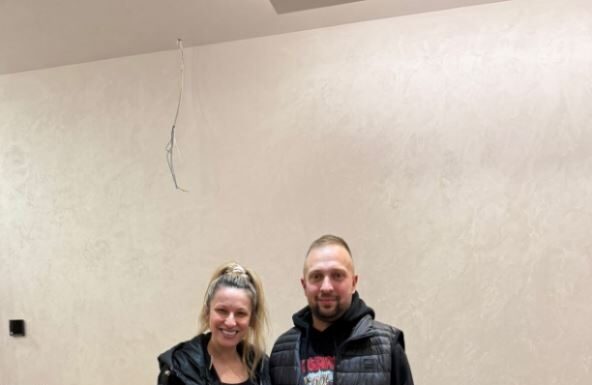 Rada Manojlović pokazala stan od 250 000 evra: Zlato po celom zidu, crni prekidači, a dijamantski detalj privlači svu pažnju Rada Manojlović pokazala stan od 250 000 evra: Zlato po celom zidu, crni prekidači, a dijamantski detalj privlači svu pažnju