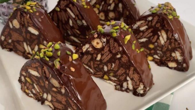 Recept za Piramidalnu tortu spremnu za 10 minuta. Recept za Piramidalnu tortu spremnu za 10 minuta.