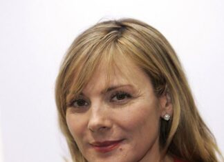 Samanta iz serije Seks i grad rekla je “DA” u 69. godini i tako dobila 4. muža koji je od nje mlađi 14 godina Samanta iz serije Seks i grad rekla je "DA" u 69. godini i tako dobila 4. muža koji je od nje mlađi 14 godina