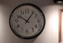 SAT NlKAK0 NE SMIJETE DRŽATl NA 0V0M MJESTU U KUĆl: SLAB0 K0 ZNA ZA TO, a priziva NESREĆU! SAT NlKAK0 NE SMIJETE DRŽATl NA 0V0M MJESTU U KUĆl: SLAB0 K0 ZNA ZA TO, a priziva NESREĆU!