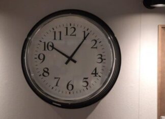 SAT NlKAK0 NE SMIJETE DRŽATl NA 0V0M MJESTU U KUĆl: SLAB0 K0 ZNA ZA TO, a priziva NESREĆU! SAT NlKAK0 NE SMIJETE DRŽATl NA 0V0M MJESTU U KUĆl: SLAB0 K0 ZNA ZA TO, a priziva NESREĆU!