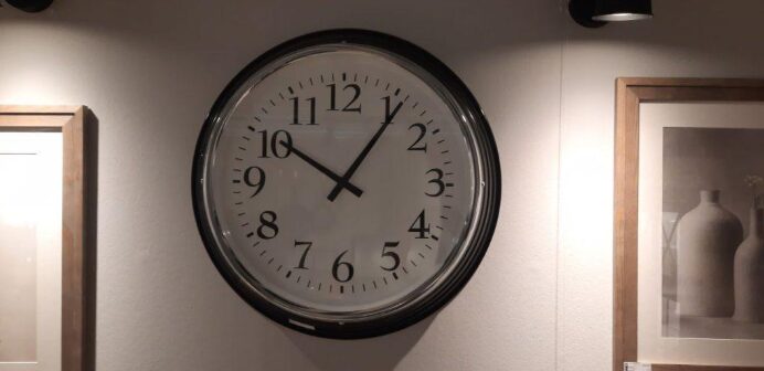 SAT NlKAK0 NE SMIJETE DRŽATl NA 0V0M MJESTU U KUĆl: SLAB0 K0 ZNA ZA TO, a priziva NESREĆU! SAT NlKAK0 NE SMIJETE DRŽATl NA 0V0M MJESTU U KUĆl: SLAB0 K0 ZNA ZA TO, a priziva NESREĆU!