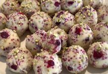 Spremite se za ukusnu poslasticu! Ove kuglice su tako jednostavne za napraviti i savršene uz kafu. Svidjet će vam se na prvi! Spremite se za ukusnu poslasticu! Ove kuglice su tako jednostavne za napraviti i savršene uz kafu. Svidjet će vam se na prvi!