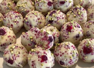 Spremite se za ukusnu poslasticu! Ove kuglice su tako jednostavne za napraviti i savršene uz kafu. Svidjet će vam se na prvi! Spremite se za ukusnu poslasticu! Ove kuglice su tako jednostavne za napraviti i savršene uz kafu. Svidjet će vam se na prvi!