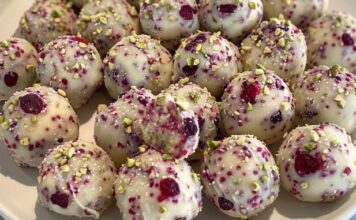 Spremite se za ukusnu poslasticu! Ove kuglice su tako jednostavne za napraviti i savršene uz kafu. Svidjet će vam se na prvi! Spremite se za ukusnu poslasticu! Ove kuglice su tako jednostavne za napraviti i savršene uz kafu. Svidjet će vam se na prvi!