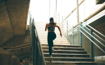 Šta za naše telo znači kada idemo stepenicama umesto liftom? Nećete verovati Šta za naše telo znači kada idemo stepenicama umesto liftom? Nećete verovati