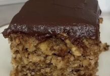 Stari recept s jabukama, grizom i orasima… Brz i vrlo ukusan kolač za svaki dan! Stari recept s jabukama, grizom i orasima… Brz i vrlo ukusan kolač za svaki dan!