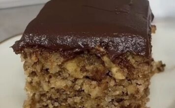 Stari recept s jabukama, grizom i orasima… Brz i vrlo ukusan kolač za svaki dan! Stari recept s jabukama, grizom i orasima… Brz i vrlo ukusan kolač za svaki dan!