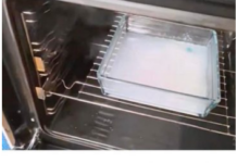 Stavite unutra i SAMO uključite rernu. Najgora prljavština će se sama skinuti! Stavite unutra i SAMO uključite rernu. Najgora prljavština će se sama skinuti!