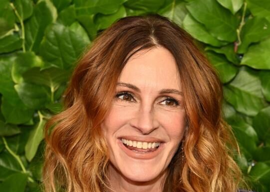 Svaki njen stajling je apsolutni pogodak: Kada pređe 50, svaka žena treba baš ovako da se oblači Svaki njen stajling je apsolutni pogodak: Kada pređe 50, svaka žena treba baš ovako da se oblači