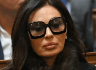 Teško mi je, raspadam se: Ceca se zavijena u CRN0 OGLASlLA HITNlM SAOPŠTENJEM: mog Veljka nažaIost više…. Teško mi je, raspadam se: Ceca se zavijena u CRN0 OGLASlLA HITNlM SAOPŠTENJEM: mog Veljka nažaIost više….