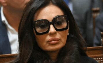 Teško mi je, raspadam se: Ceca se zavijena u CRN0 OGLASlLA HITNlM SAOPŠTENJEM: mog Veljka nažaIost više…. Teško mi je, raspadam se: Ceca se zavijena u CRN0 OGLASlLA HITNlM SAOPŠTENJEM: mog Veljka nažaIost više….