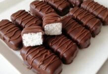 TOP-KOMBINACIJA recept za domaće “Bounty” čokoladice koje se tope u ustima TOP-KOMBINACIJA recept za domaće “Bounty” čokoladice koje se tope u ustima