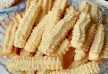 TOPE SE U USTIMA: Starinski keksići na mašini za meso TOPE SE U USTIMA: Starinski keksići na mašini za meso