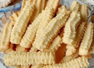 TOPE SE U USTIMA: Starinski keksići na mašini za meso TOPE SE U USTIMA: Starinski keksići na mašini za meso