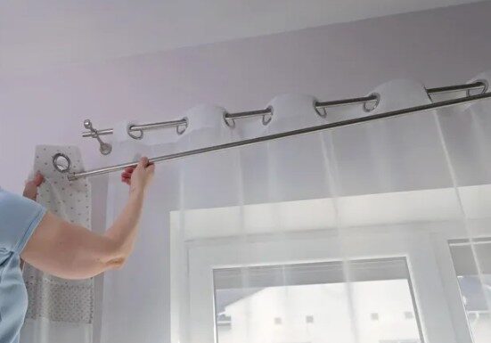 Trik koji izvlači svu prljavštinu iz posivelih zavesa: 5 punih kašika ovoga i ponovo će biti snežnobele Trik koji izvlači svu prljavštinu iz posivelih zavesa: 5 punih kašika ovoga i ponovo će biti snežnobele