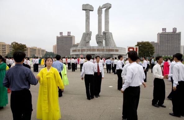 U Severnoj Koreji vlada 6 strogih pravila za turiste: Snimak svakodnevice u glavnom gradu zaprepastio je ceo internet U Severnoj Koreji vlada 6 strogih pravila za turiste: Snimak svakodnevice u glavnom gradu zaprepastio je ceo internet