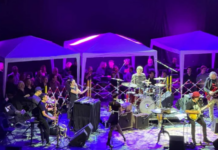 Urnebesno: Rambo Amadeus na binu postavio šatore za “Muzičare koji žele da sviraju” Urnebesno: Rambo Amadeus na binu postavio šatore za “Muzičare koji žele da sviraju”