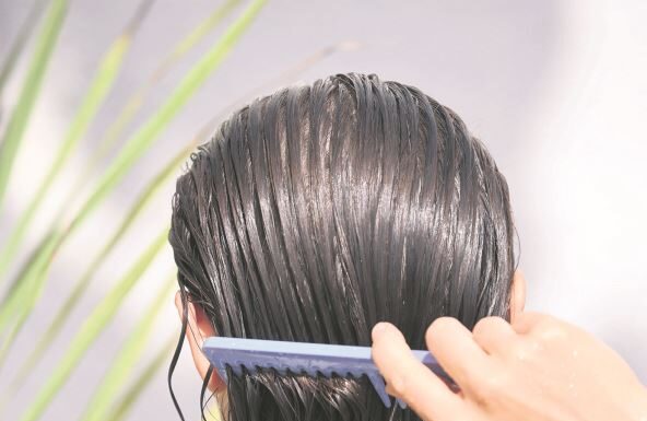 Uz ovih nekoliko trikova kosa će vam izgledati kao da ste upravo izašli od frizera: Za najluđu noć ne treba vam profesionalac, napravite sami sebi frizuru Uz ovih nekoliko trikova kosa će vam izgledati kao da ste upravo izašli od frizera: Za najluđu noć ne treba vam profesionalac, napravite sami sebi frizuru