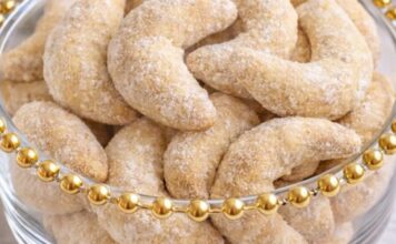 Vanilin kiflice – najmirisniji praznični kolač koji se topi u ustima Vanilin kiflice – najmirisniji praznični kolač koji se topi u ustima