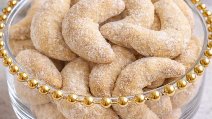 Vanilin kiflice – najmirisniji praznični kolač koji se topi u ustima Vanilin kiflice – najmirisniji praznični kolač koji se topi u ustima