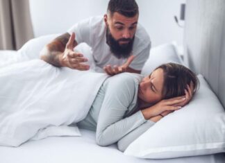 Veronika u 50-im saznaje ko s njenim mužem stoji iza plana da je uništi: Banula je na vrata kad se nije nadao i tad kreće pakao Veronika u 50-im saznaje ko s njenim mužem stoji iza plana da je uništi: Banula je na vrata kad se nije nadao i tad kreće pakao