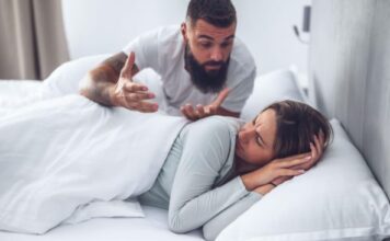 Veronika u 50-im saznaje ko s njenim mužem stoji iza plana da je uništi: Banula je na vrata kad se nije nadao i tad kreće pakao Veronika u 50-im saznaje ko s njenim mužem stoji iza plana da je uništi: Banula je na vrata kad se nije nadao i tad kreće pakao