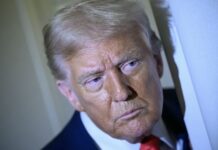 Vozač limuzine Donalda Trampa otkrio sve o navodnom grupnom silovanju devojke: “Bio je zajedno sa Džefrijem Epstajnom…” Vozač limuzine Donalda Trampa otkrio sve o navodnom grupnom silovanju devojke: "Bio je zajedno sa Džefrijem Epstajnom..."