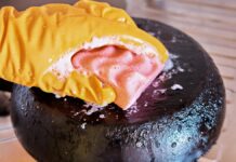 Zagorele šerpe će blistati kao nove: Samo sipajte ovaj sastojak na dno i prelijte vodom Zagorele šerpe će blistati kao nove: Samo sipajte ovaj sastojak na dno i prelijte vodom