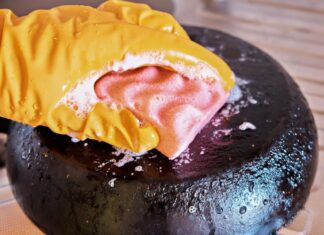 Zagorele šerpe će blistati kao nove: Samo sipajte ovaj sastojak na dno i prelijte vodom Zagorele šerpe će blistati kao nove: Samo sipajte ovaj sastojak na dno i prelijte vodom