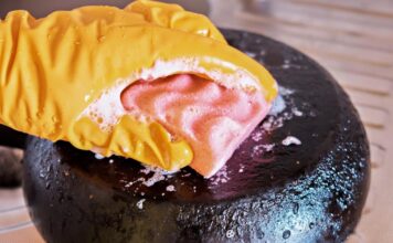 Zagorele šerpe će blistati kao nove: Samo sipajte ovaj sastojak na dno i prelijte vodom Zagorele šerpe će blistati kao nove: Samo sipajte ovaj sastojak na dno i prelijte vodom