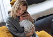 Zašto je zagrljaj roditelja toliko važan za bebe? Zašto je zagrljaj roditelja toliko važan za bebe?