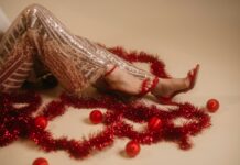 Zašto su šljokičave pantalone novi trend za praznike i svuda su rasprodate Zašto su šljokičave pantalone novi trend za praznike i svuda su rasprodate