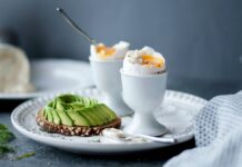 Zašto žumance tvrdo kuhanog jajeta ponekad pozeleni – i da li je sigurno za jelo? Zašto žumance tvrdo kuhanog jajeta ponekad pozeleni – i da li je sigurno za jelo?