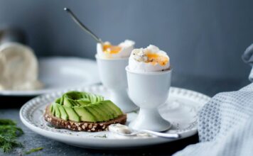 Zašto žumance tvrdo kuhanog jajeta ponekad pozeleni – i da li je sigurno za jelo? Zašto žumance tvrdo kuhanog jajeta ponekad pozeleni – i da li je sigurno za jelo?