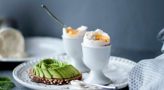 Zašto žumance tvrdo kuhanog jajeta ponekad pozeleni – i da li je sigurno za jelo? Zašto žumance tvrdo kuhanog jajeta ponekad pozeleni – i da li je sigurno za jelo?