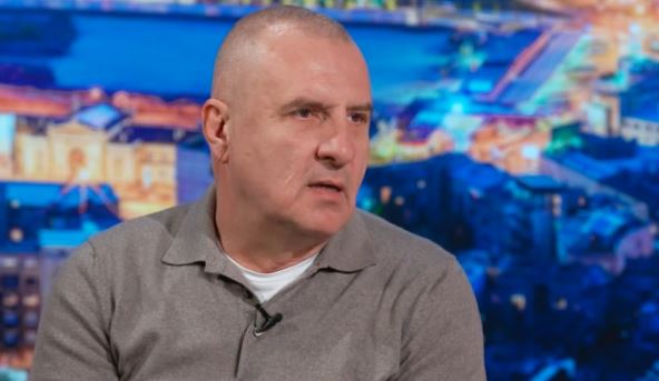 “Žena mi je umrla u roku od 51 dan od dijagnoze, ostao sam sam sa sinom, imao sam 2 infarkta, a onda sam upoznao 18 godina mlađu”: Ispovest radio voditelja Popa "Žena mi je umrla u roku od 51 dan od dijagnoze, ostao sam sam sa sinom, imao sam 2 infarkta, a onda sam upoznao 18 godina mlađu": Ispovest radio voditelja Popa