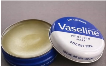 13 SITUACIJA U KOJIMA JE VAZELIN NEOPHODAN: Niste ni svjesni koliko je efikasan, uštedi ćete gomilu novca 13 SITUACIJA U KOJIMA JE VAZELIN NEOPHODAN: Niste ni svjesni koliko je efikasan, uštedi ćete gomilu novca