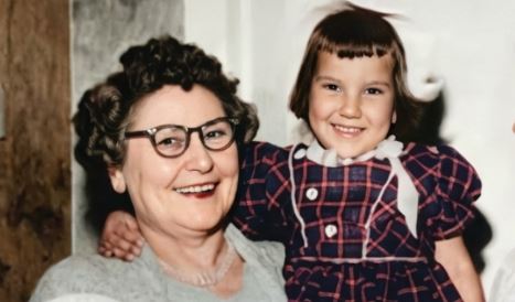 5 puta se udavala, a 4 puta ostala udovica: Sahranila je i 2 ćerke, 2 unuke i 2 svekrve, a iza njene loše sreće krila se mnogo mračnija priča 5 puta se udavala, a 4 puta ostala udovica: Sahranila je i 2 ćerke, 2 unuke i 2 svekrve, a iza njene loše sreće krila se mnogo mračnija priča