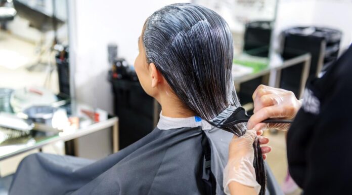 5 tehnika farbanja kose koje najbolje prikrivaju sede: Slavne dame se u njih kunu za mladolik izgled 5 tehnika farbanja kose koje najbolje prikrivaju sede: Slavne dame se u njih kunu za mladolik izgled