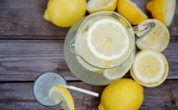 Ako u limunadu dodate ovaj sastojak dobićete veoma moćan napitak: Izbacuje toksine i čisti jetru Ako u limunadu dodate ovaj sastojak dobićete veoma moćan napitak: Izbacuje toksine i čisti jetru