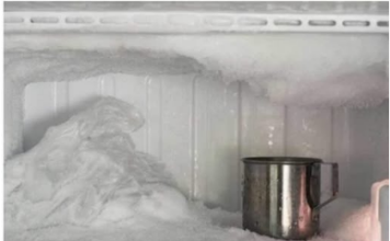 AKO VAM SE LED NAKUPLJA U ZAMRZIVAČU, SAMO UBACITE OVU NAMIRNICU: Nestaće kao rukom odnešen AKO VAM SE LED NAKUPLJA U ZAMRZIVAČU, SAMO UBACITE OVU NAMIRNICU: Nestaće kao rukom odnešen