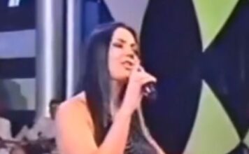 Bila je najfatalnija pevačica na estradi, pa se povukla sa scene: U 55. godini je živa vatra, izgleda kao dvadesetogodišnjakinja Bila je najfatalnija pevačica na estradi, pa se povukla sa scene: U 55. godini je živa vatra, izgleda kao dvadesetogodišnjakinja