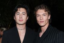 Bila je to ponuda zbog koje svet sada o njemu bruji: 8 godina je čistio stolove, a onda su mu rekli – “Bićeš zvezda, ali moraš da legneš u krevet sa NJIM” Bila je to ponuda zbog koje svet sada o njemu bruji: 8 godina je čistio stolove, a onda su mu rekli – "Bićeš zvezda, ali moraš da legneš u krevet sa NJIM"