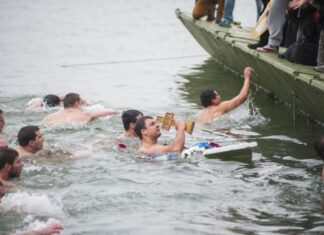 Bogojavljenska noć je najmoćnija u godini: Svaki Srbin tačno u ponoć treba da uradi ovo za sreću Bogojavljenska noć je najmoćnija u godini: Svaki Srbin tačno u ponoć treba da uradi ovo za sreću