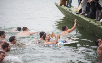 Bogojavljenska noć je najmoćnija u godini: Svaki Srbin tačno u ponoć treba da uradi ovo za sreću Bogojavljenska noć je najmoćnija u godini: Svaki Srbin tačno u ponoć treba da uradi ovo za sreću