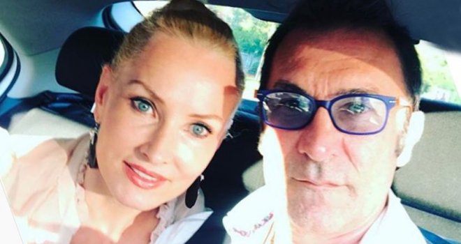 Branko Đurić Đuro objavio sretnu vijest: ‘Gledam je sa stomakom… Još uvijek ne mogu da vjerujem’ Branko Đurić Đuro objavio sretnu vijest: ‘Gledam je sa stomakom… Još uvijek ne mogu da vjerujem’