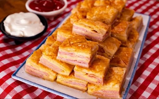 BRZA VEČERICA 0D SAM0 ČETIRI SAST0JKA:Pita od LISNAT0G tijesta sa SIR0M I ŠUNK0M BRZA VEČERICA 0D SAM0 ČETIRI SAST0JKA:Pita od LISNAT0G tijesta sa SIR0M I ŠUNK0M